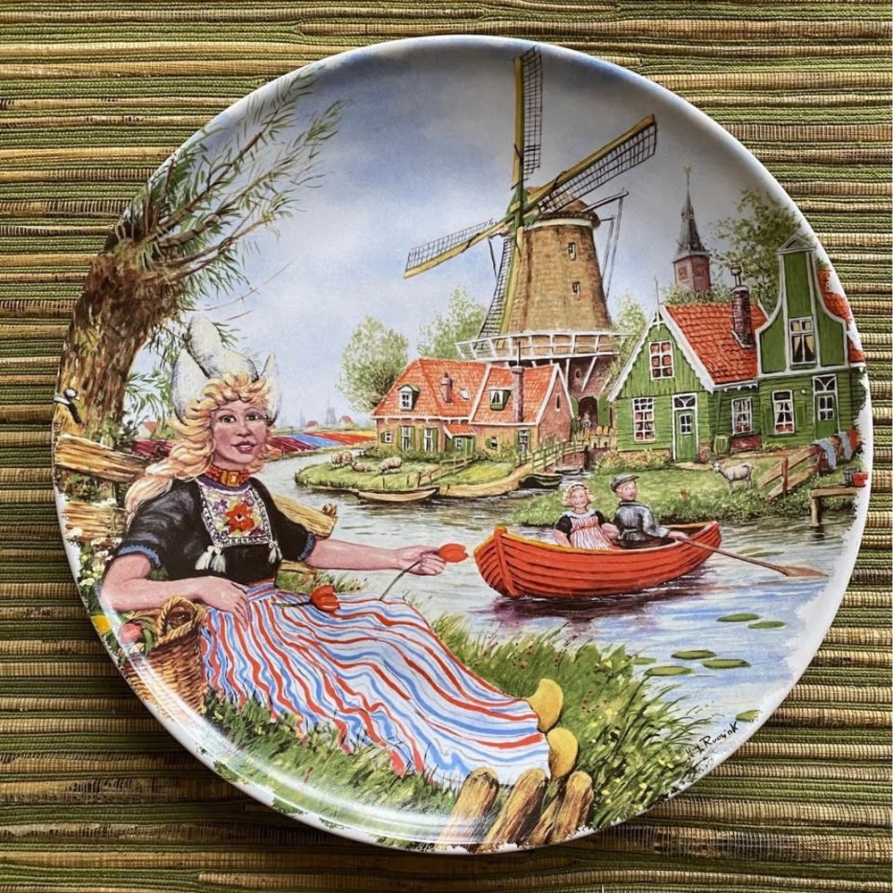 Set of 2 Vintage Dutch Plates with Scenic Artwork - Picture 3 of 7